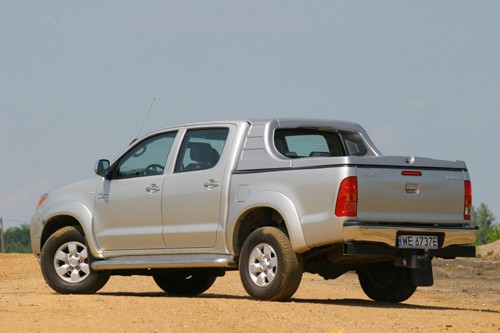 Toyota Hilux 2.5 D-4D SR5 - Twardziel przez duże T