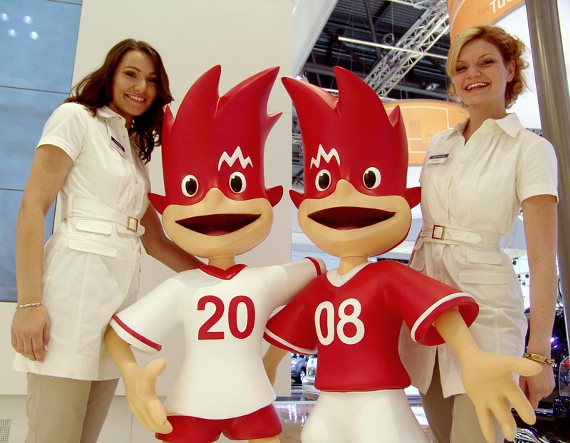 AMI/AMITEC 2008: dziewczyny i samochody