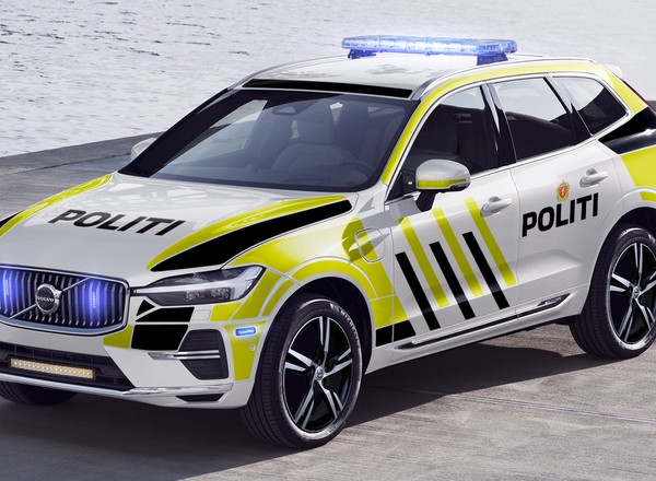 Tam 90 proc. nowych aut to elektryki. Policja i tak wybiera auta na benzynę