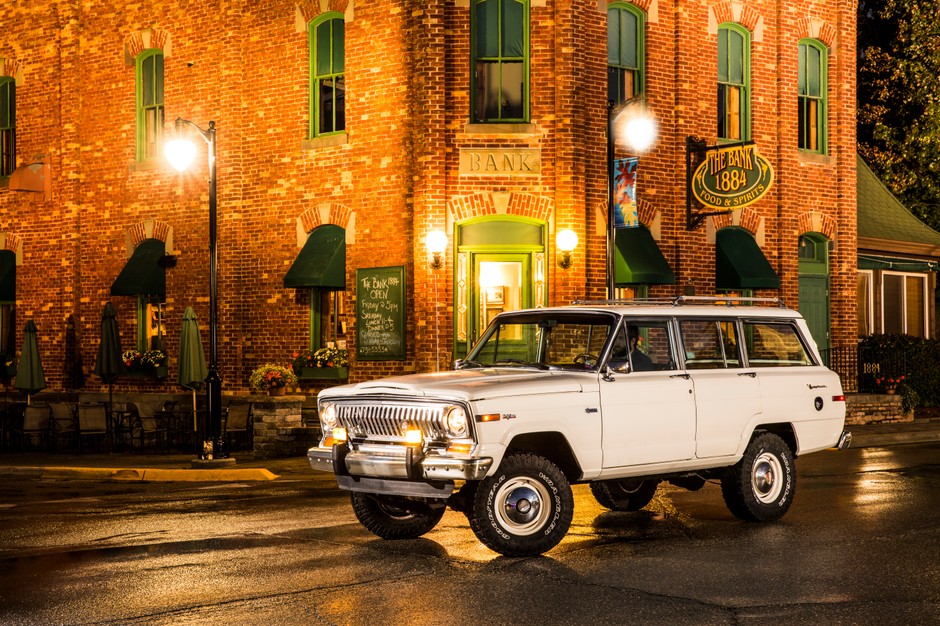 Jeep Wagoneer jest uważany za pierwszego SUV-a na świecie (na zdj. model z 1967 r.)
