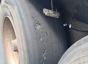 Policjanci nie mieli wątpliwości. Ciężarówka nie miała na czym jechać