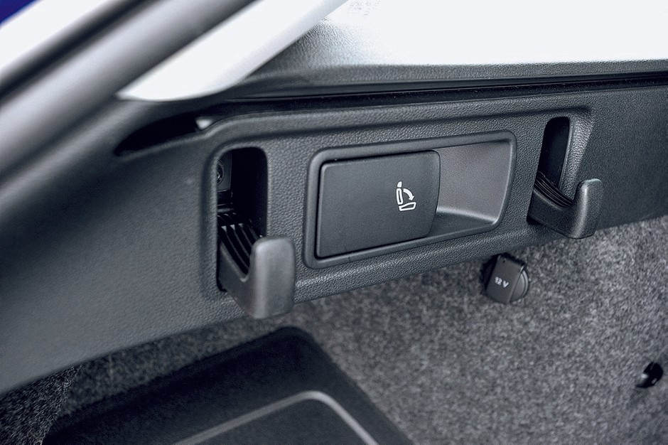 Skoda Octavia Combi, haczyki na zakupy