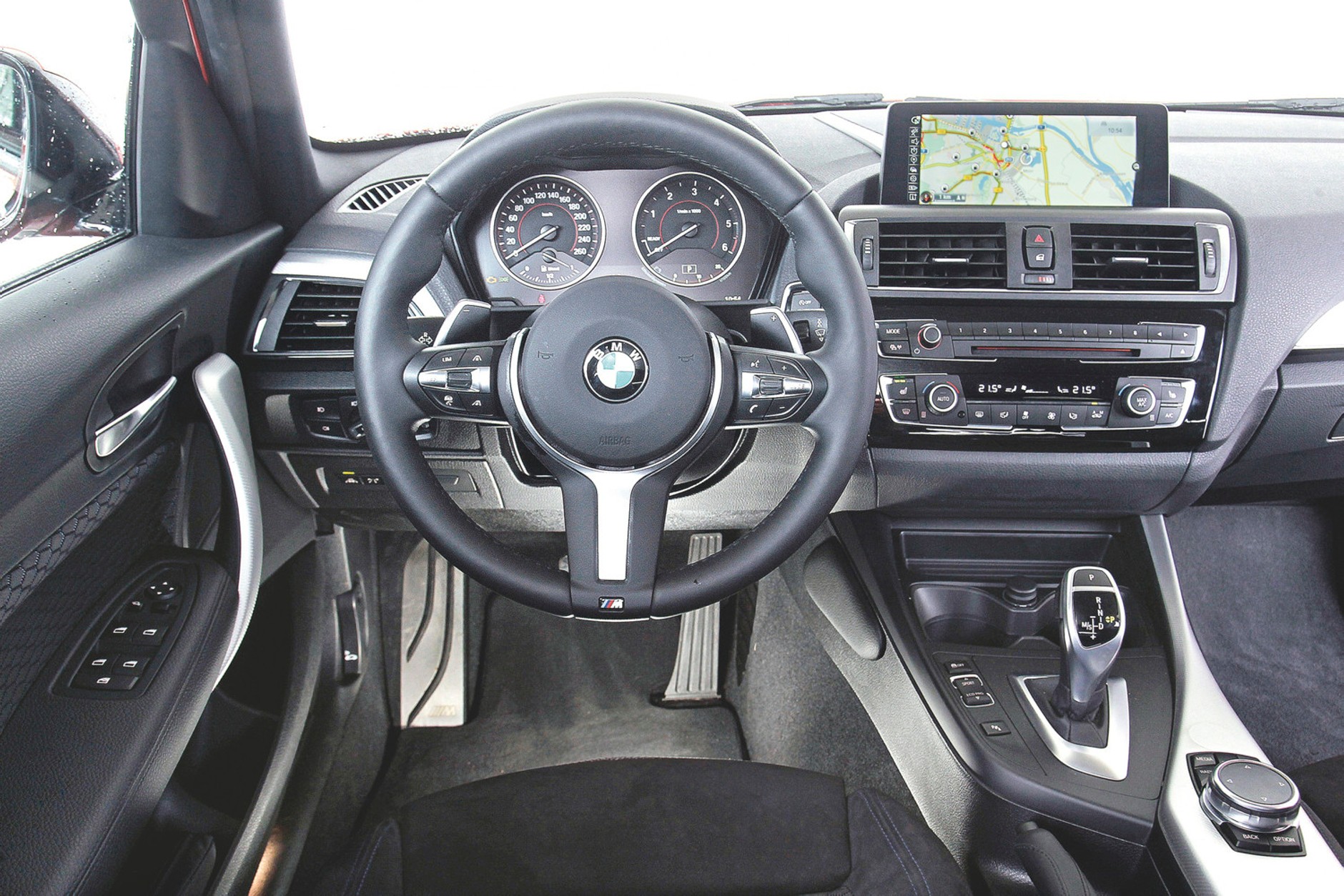 Trzy niezwykłe kompakty: BMW 120d, Infiniti Q30 2.2d i Mercedes A220d