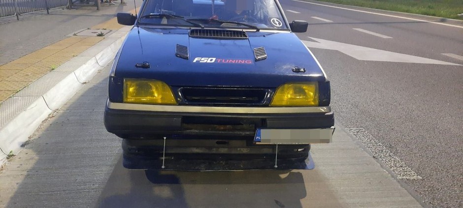 Zatrzymany Polonez po tuningu