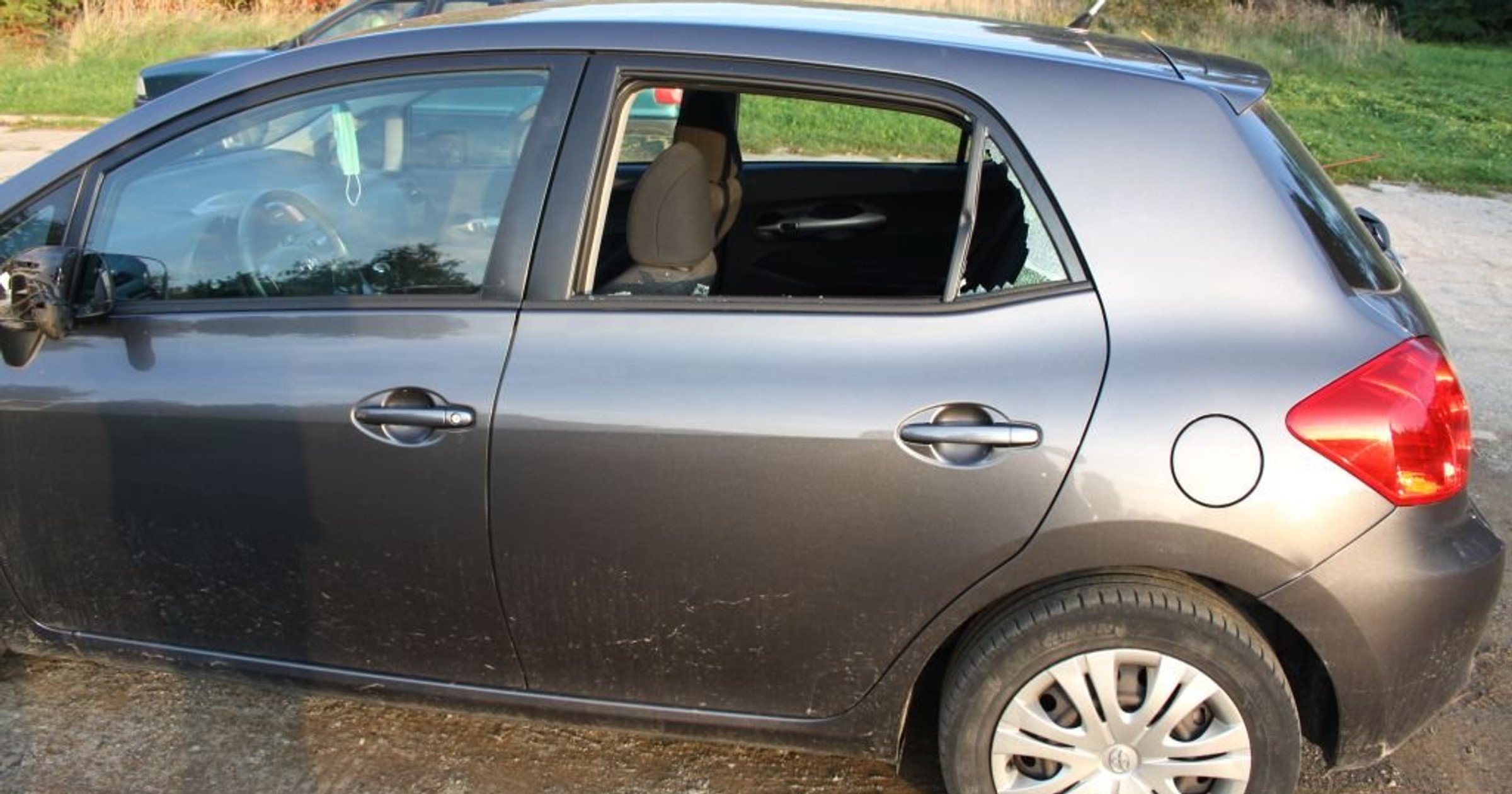 Wandal zniszczył nie to auto, które chciał. Toyota Auris