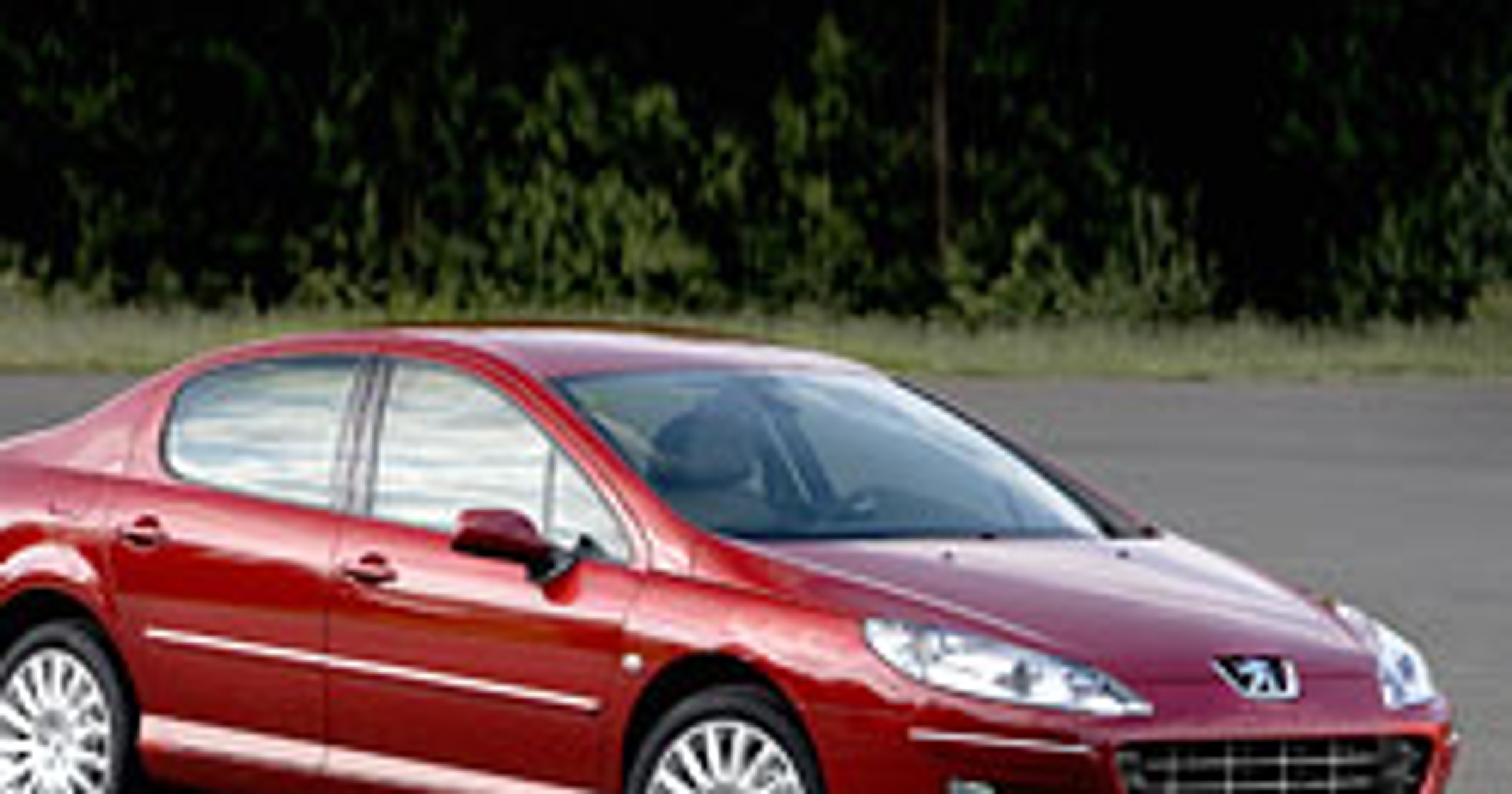 Odmłodzony Peugeot 407: w odpowiedzi na Lagunę i C5?