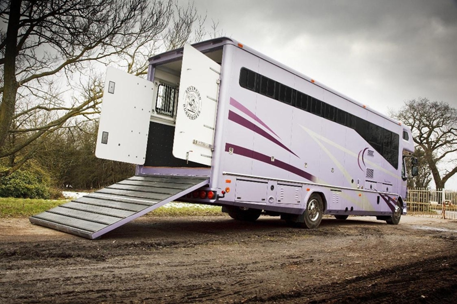 Musicie przewieźć w luksusowych warunkach pięć koni? Mam rozwiązanie.