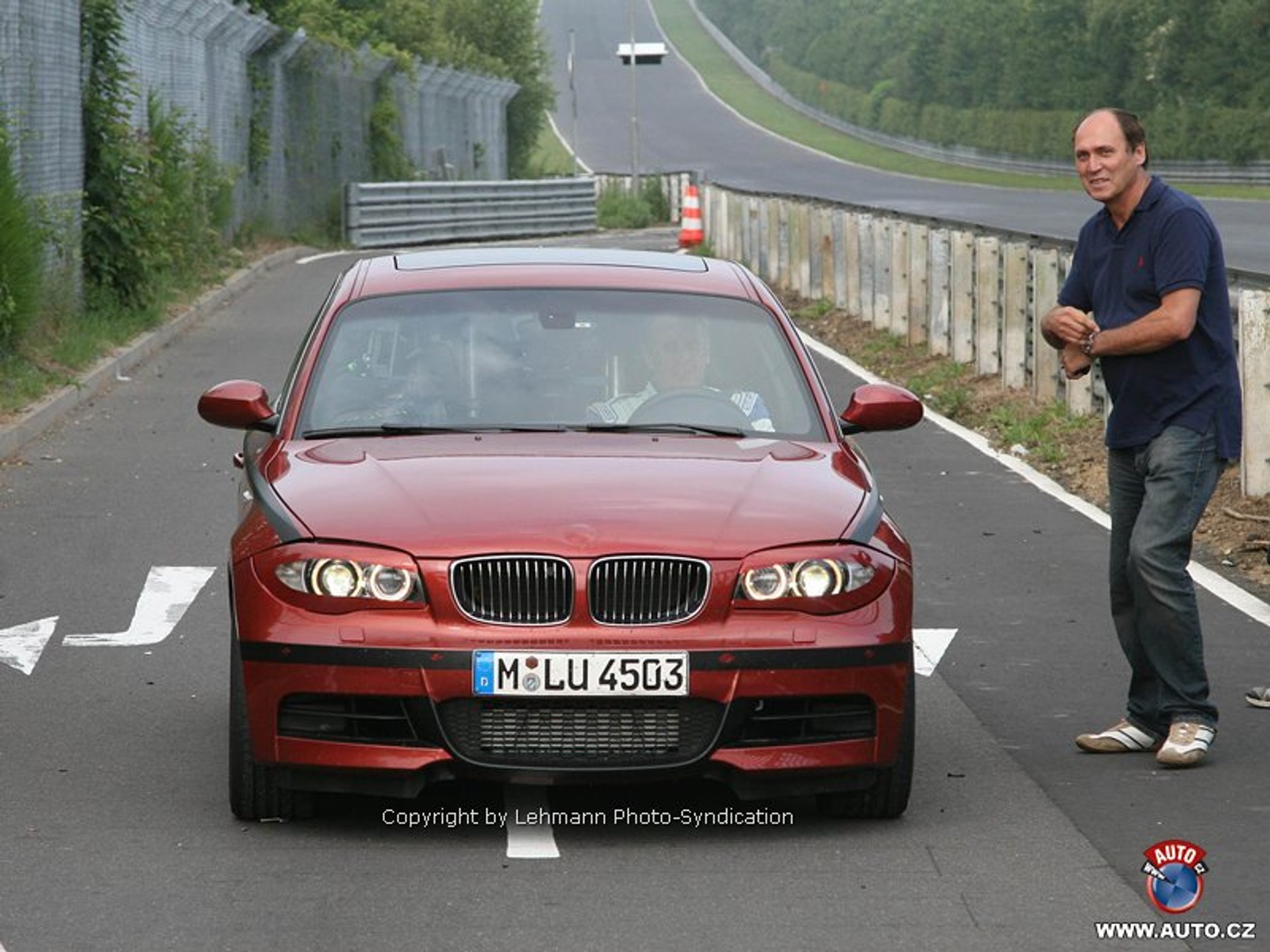 Zdjęcia szpiegowskie: Hans Joachim Stuck w BMW 1 Coupe na Nürburgring