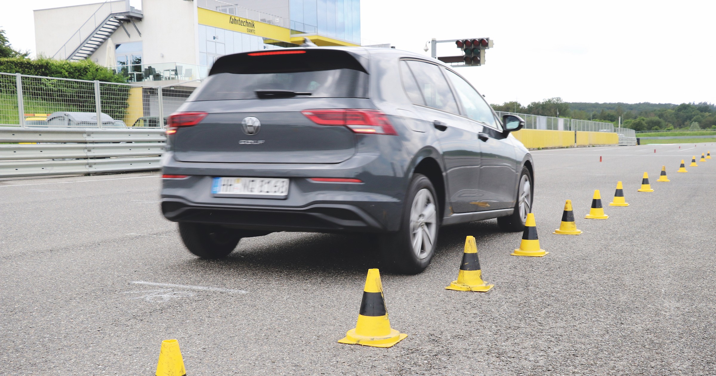 Test opon całorocznych w rozmiarze 205/55 R16