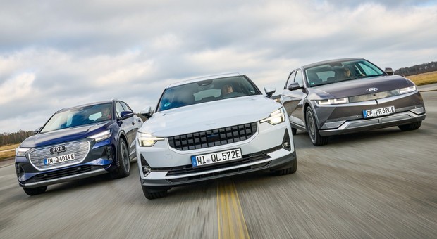 Który numer okaże się szczęśliwy? Audi Q4 e-tron, Hyundai Ioniq 5 i Polestar 2 walczą o szczyt podium!