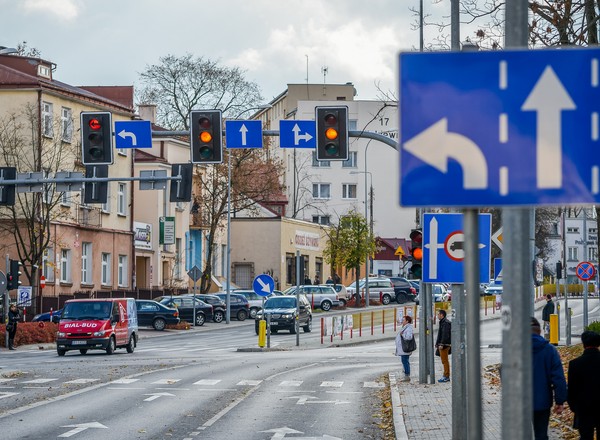 Czy na skrzyżowaniu z takim oznaczeniem można zawracać?