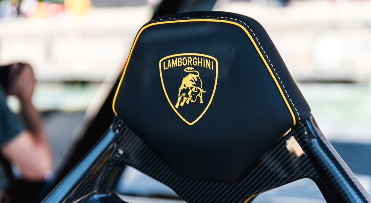 Lamborghini wstrzymuje interesy z Rosją i wspiera uchodźców z Ukrainy