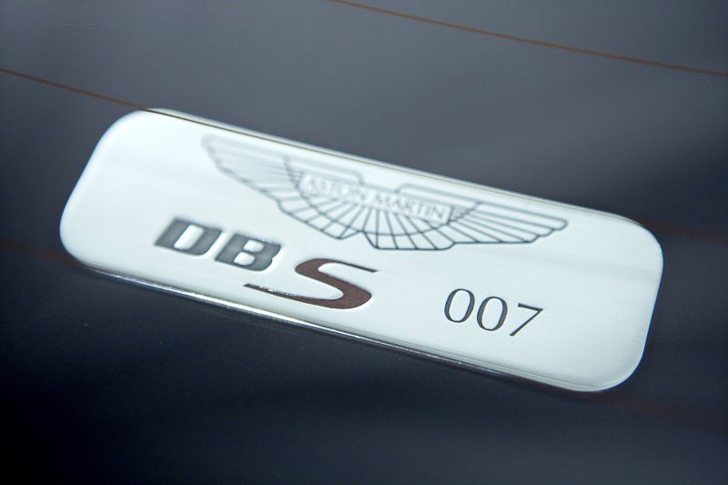 Aston Martin DBS – teoria spisku