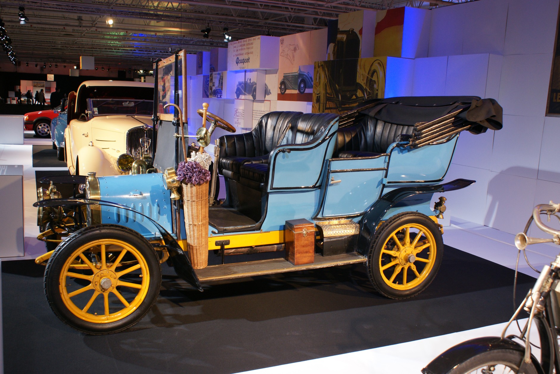 Klasyki i ich reklamy na salonie w Paryżu