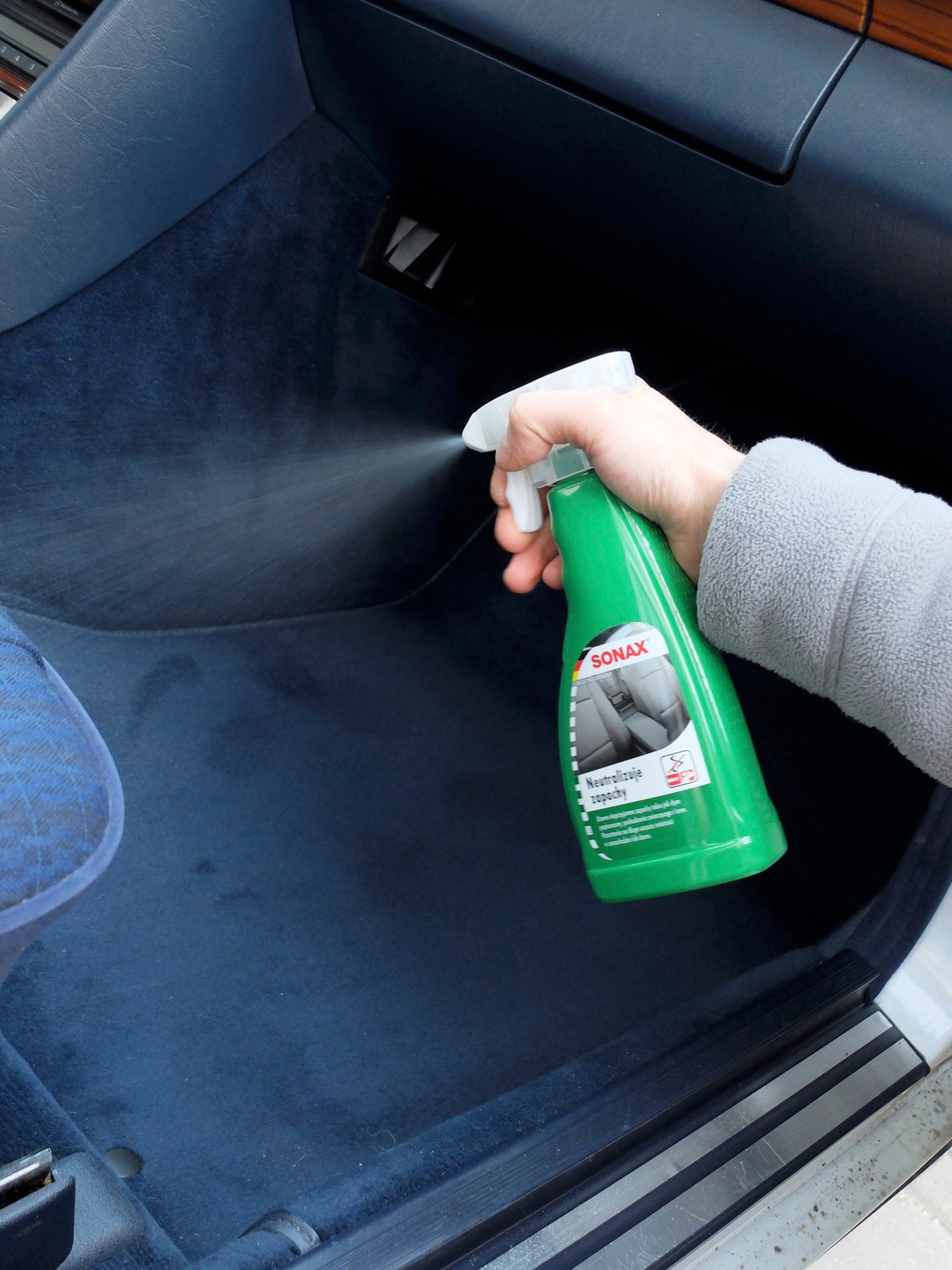 Przykre zapachy w aucie