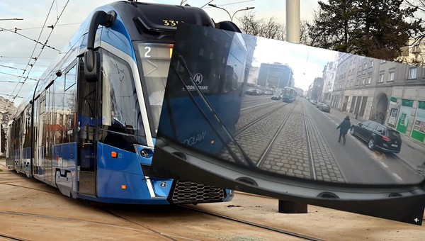 Motorniczy zatrzymał tramwaj i zareagował. Wszystko zarejestrował monitoring