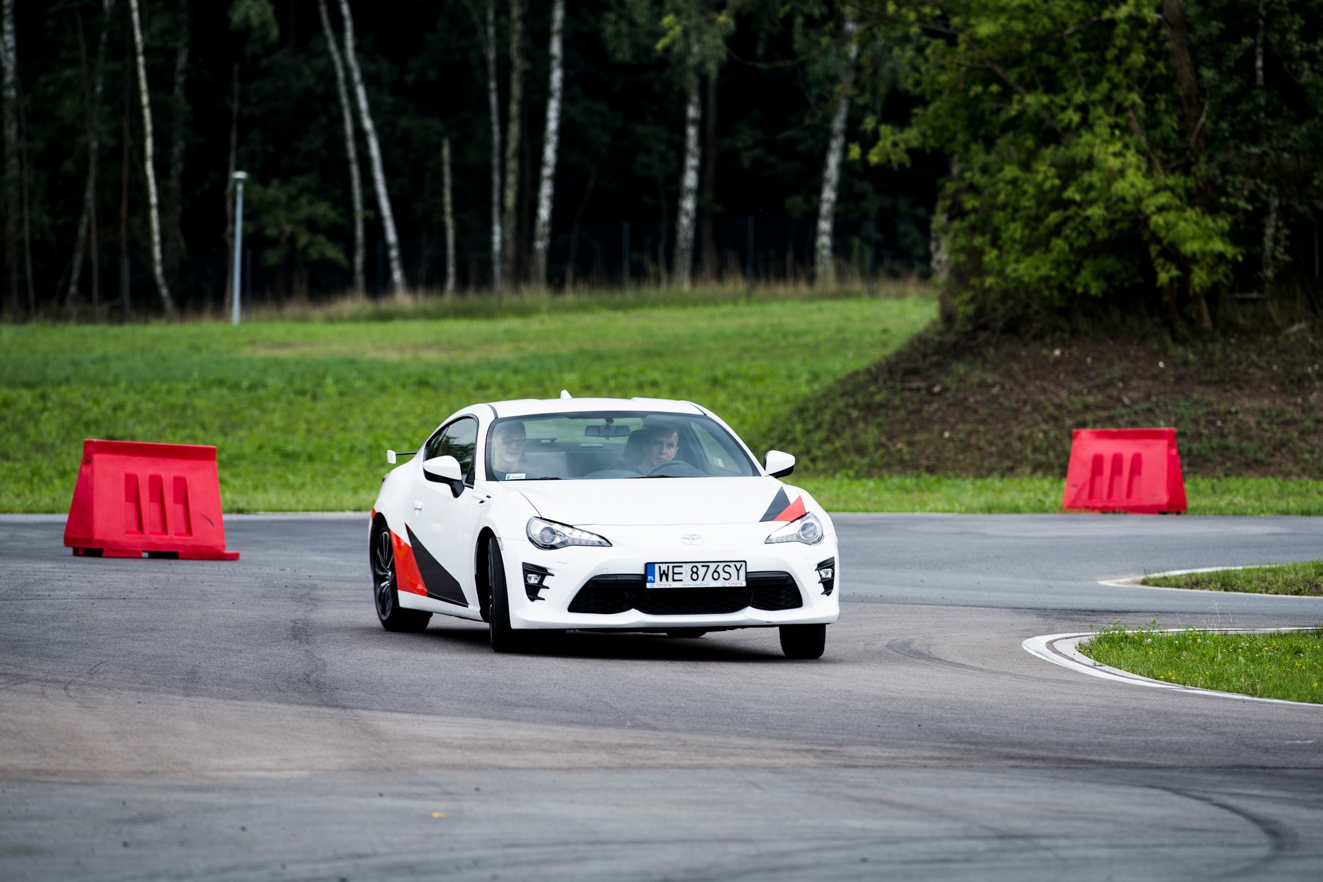 Toyota GT86 vs Renault Megane RS