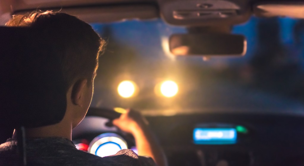 Jazda samochodem w nocy