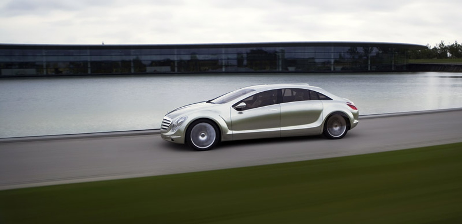 IAA Frankfurt 2007: Mercedes-Benz F700 – mistyczna nowoczesność