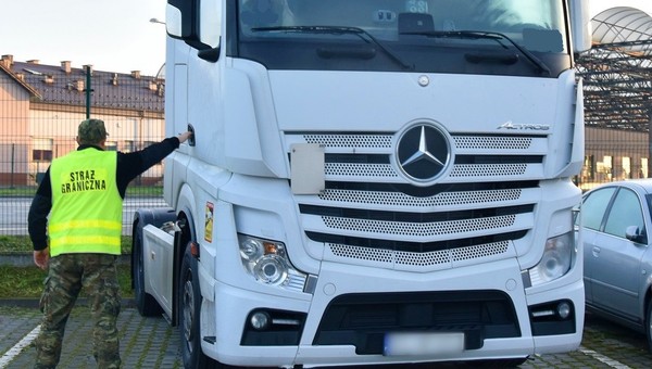 Straż Graniczna odzyskała ciężarowego Mercedesa z Niemiec
