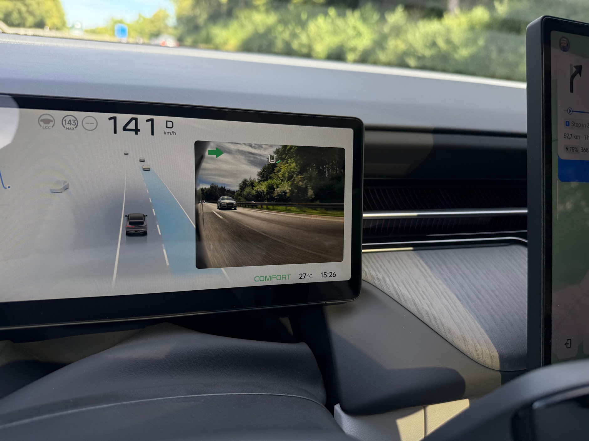 Nowy Xpeng G6 – wirtualne, uruchamiające się automatycznie lusterko. Bardzo przydatne np. podczas wyprzedzania na autostradezie