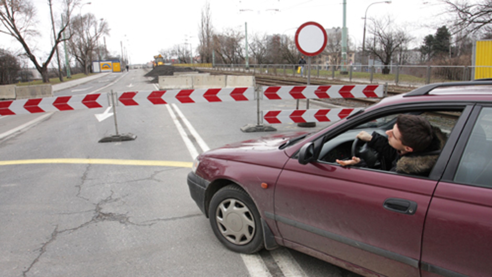 GPS: omiń korki i remonty. Radzimy jak wykorzystać nawigację, by ominąć drogi wyłączone z ruchu