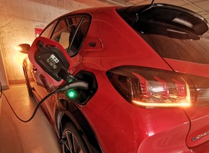 Nowe auto elektryczne w leasingu za 173 zł miesięcznie. To już się dzieje we Francji
