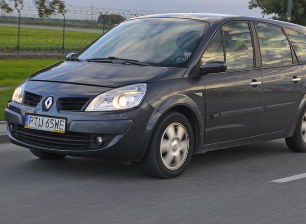 Renault Scenic II: duży, tani, ale niezbyt trwały
