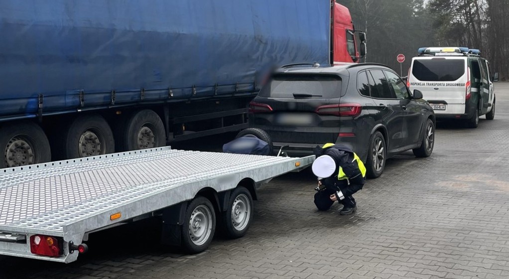 BMW X5 ciągnęło przyczepę udającą lżejszą niż w rzeczywistości