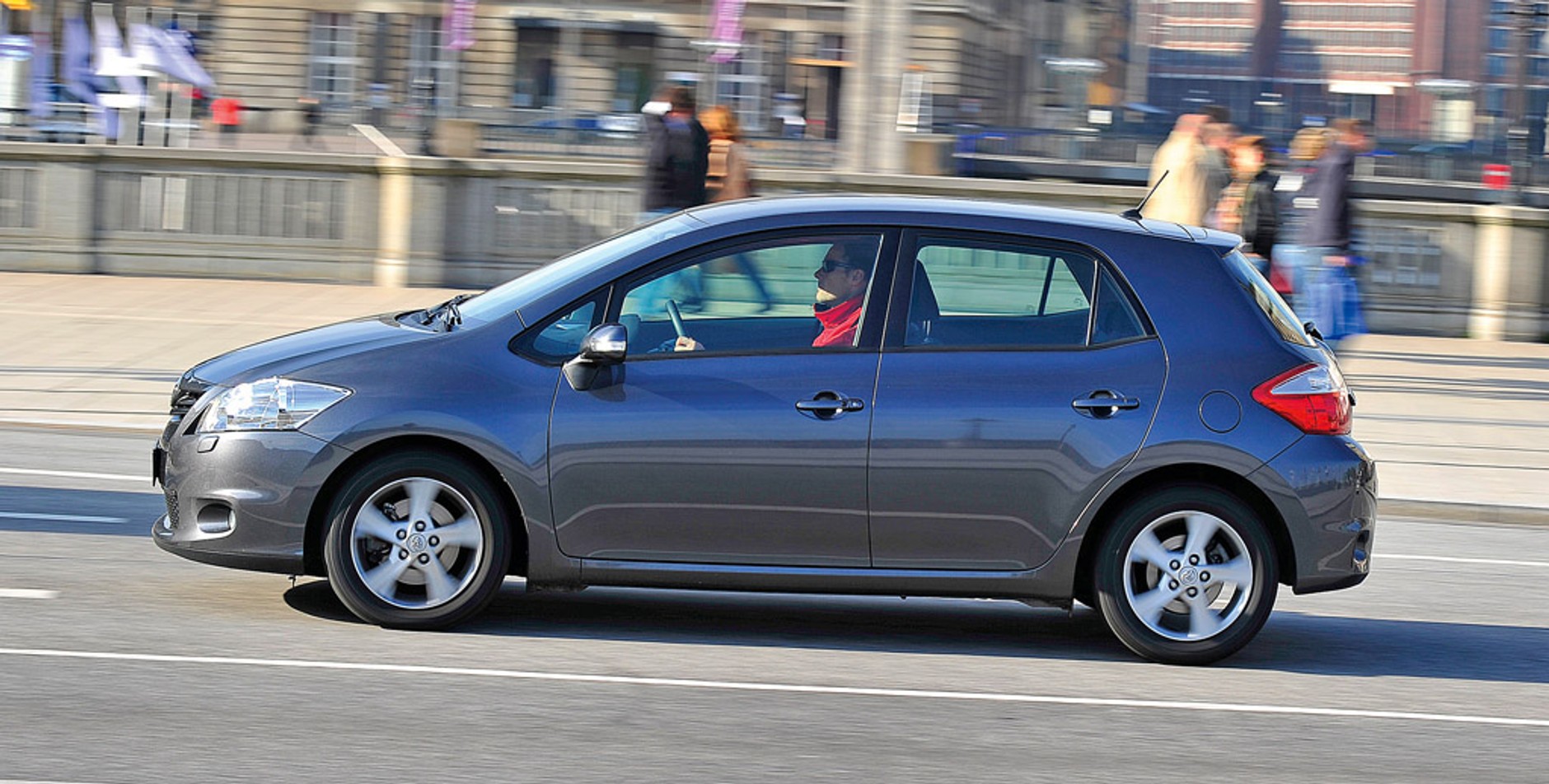 Auris 1.8 HSD kontra Auris 2.0 D-4D: diesel kontra hybryda, dwie drogi do niskiego spalania