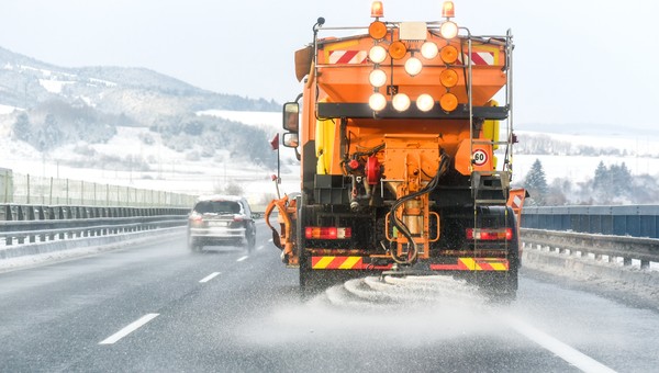 Sól drogowa ułatwia jazdę, ale szkodzi bardziej niż myślisz