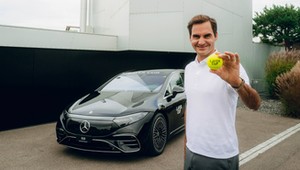 Roger Federer w nowym Mercedesie EQS