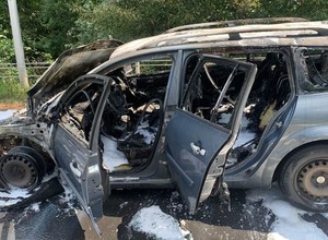 Renault Megane spłonęło w Oświęcimiu. Autem jechała trzyosobowa rodzina