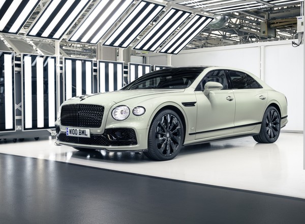 Gołębia szarość i szałwiowa zieleń – Bentley w kolorach z przeszłości