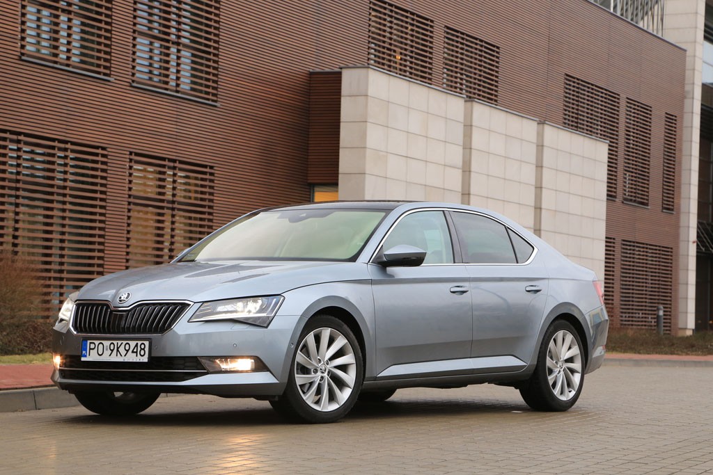 Skoda Superb 1.4 TSI ACT Style - klasa średnia małolitrażowa