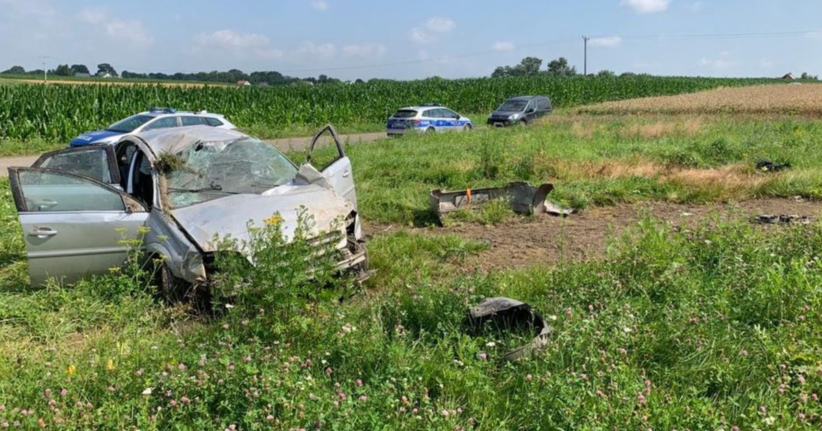 Wypadek opla przy autostradzie A4