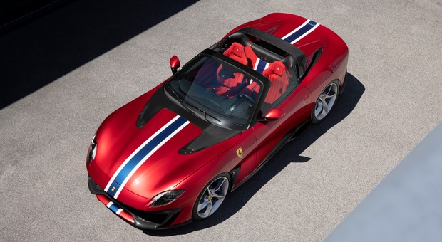 Ferrari SP51 uszczęśliwi tylko jedną osobę na świecie. Nie ma dachu, ale ma V12