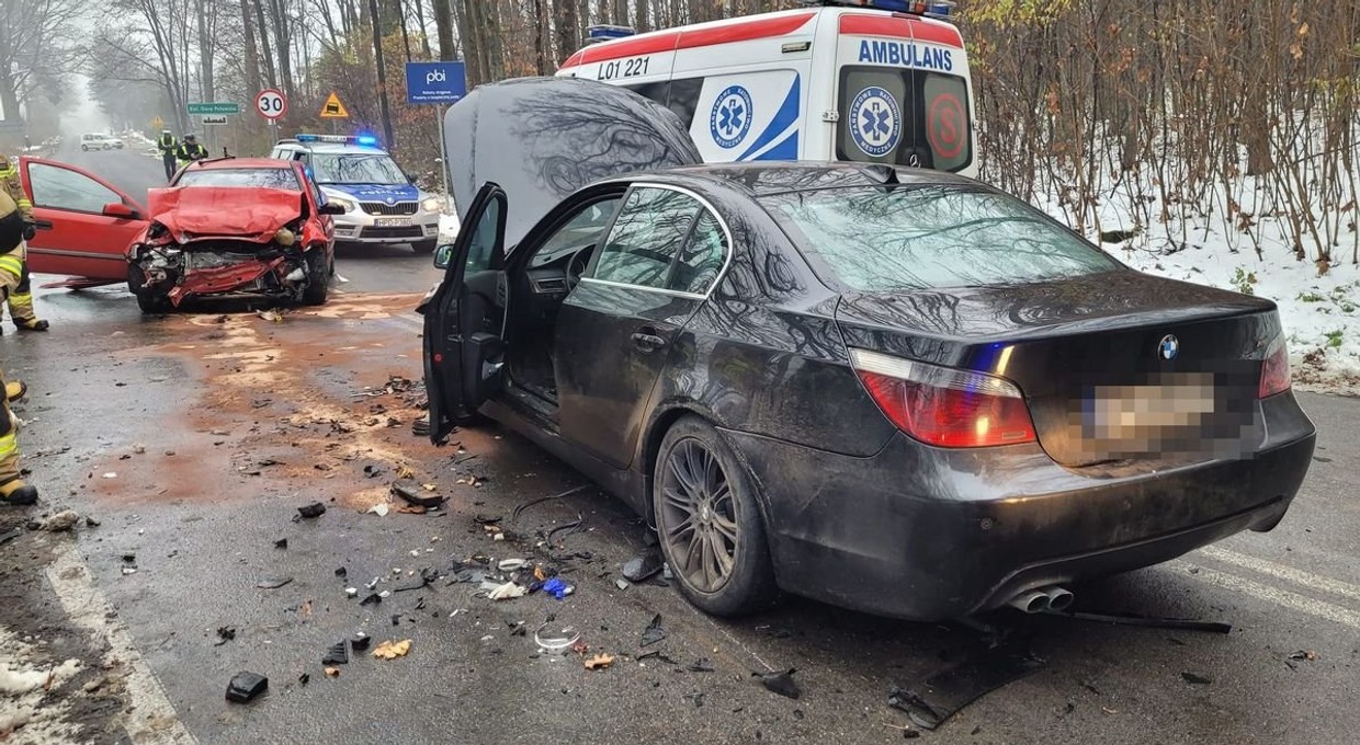 Pijany kierowca BMW jechał lewym pasem drogi. Doprowadził do tragedii
