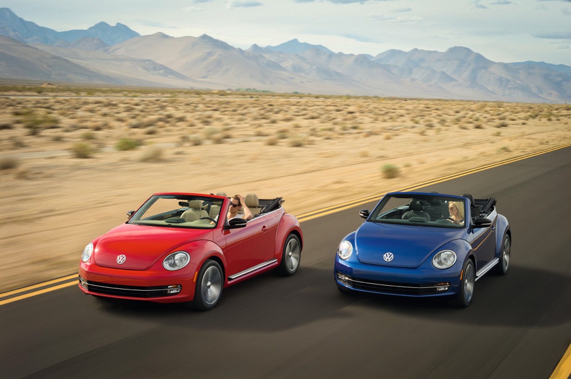 Volkswagen Beetle Cabriolet na wiosnę