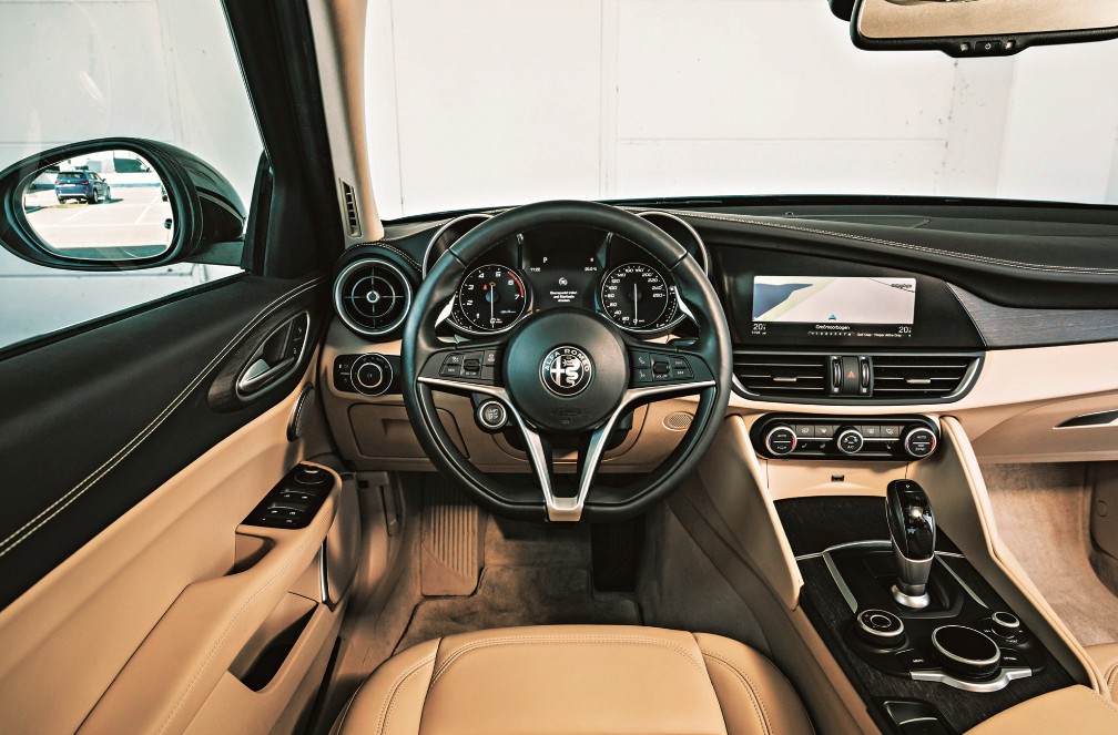 Świetna pozycja za kierownicą, ale miejscami niedostatki jakości i – przed liftingiem – dość przeciętne multimedia