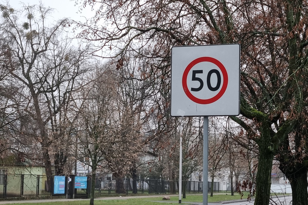 Znak B-43 nie jest standardowym ograniczeniem. Niewiedza może kosztować choćby 2500 zł