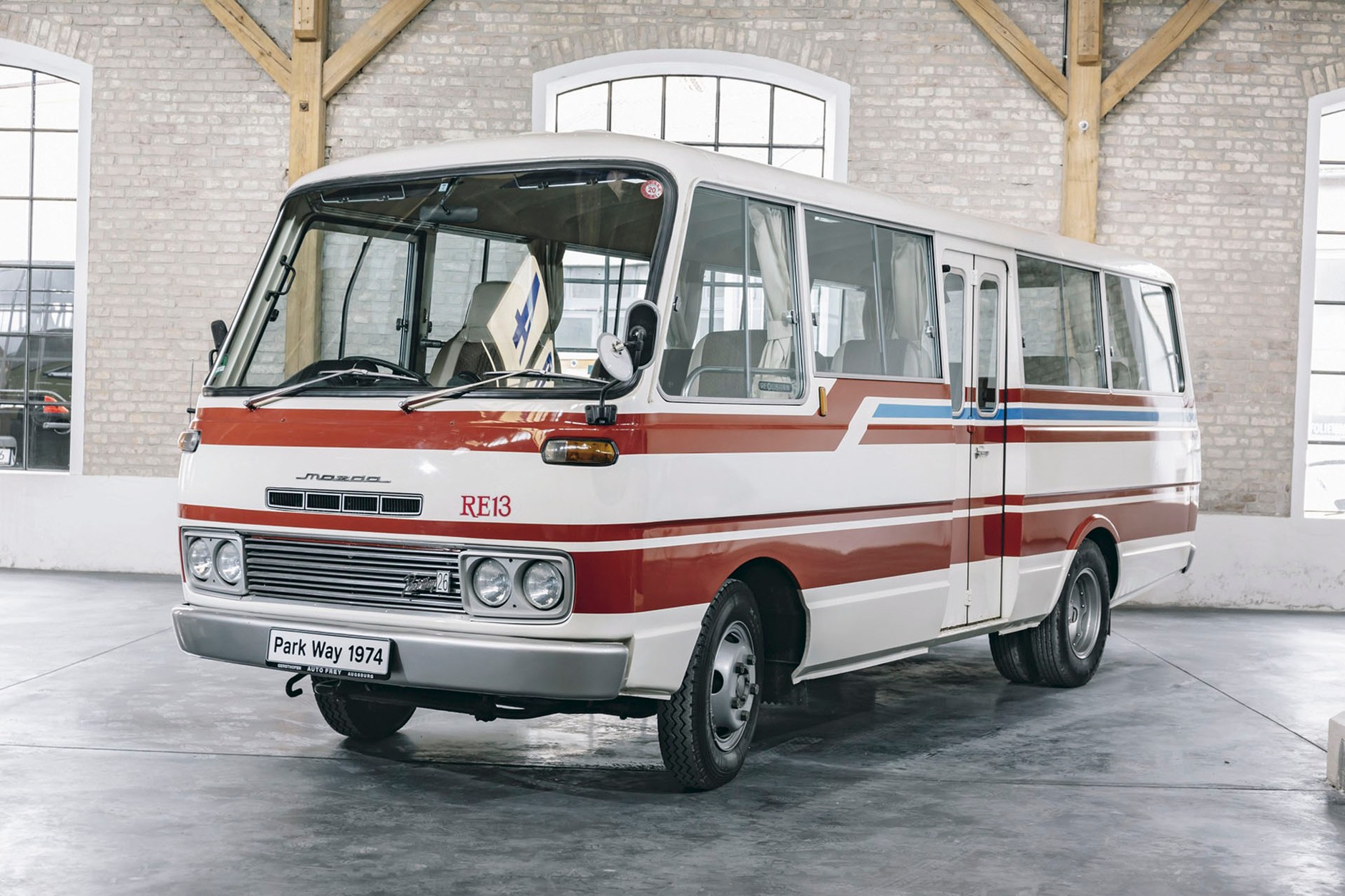 Mazda Parkway 26 - jedyny autobus z wanklem