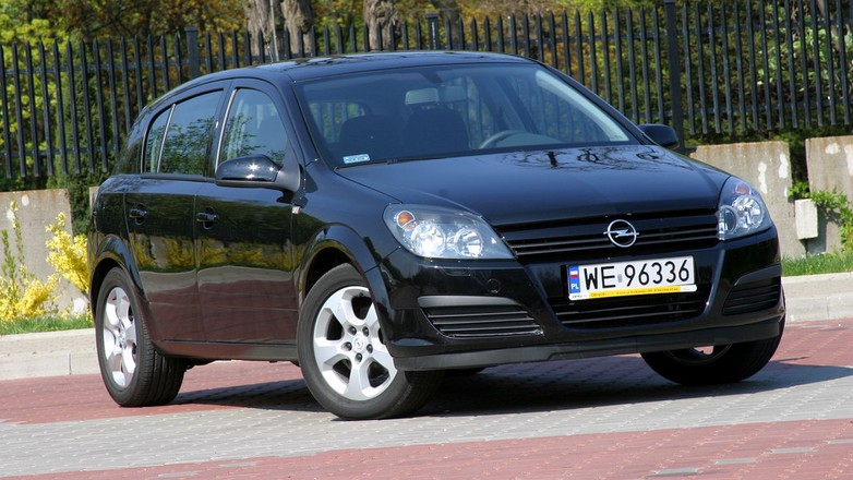 Opel Astra 1.7 CDTI z 2004 r. - 13 700 zł