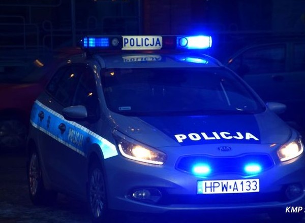 Wszyscy w aucie byli pijani. Zdradziły ich światła