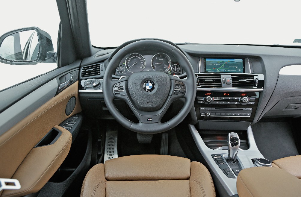 Zastrzeżenia zgłaszane są do jakości materiałów w kabinie, na szczęście nie słychać o problemach z obsługą X3 II