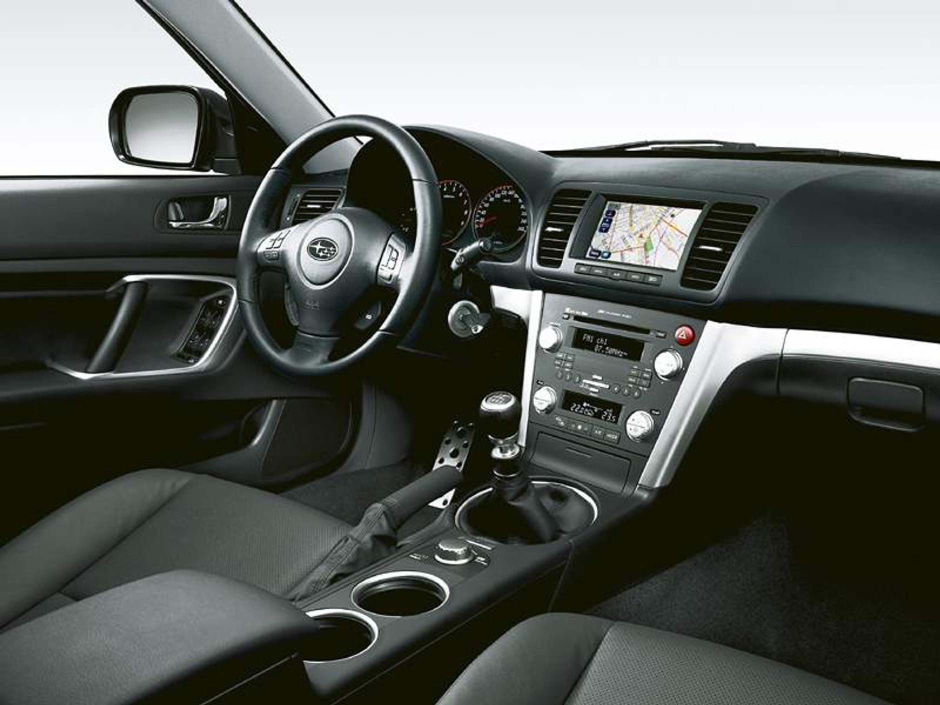 Paryż: Subaru Legacy po face liftingu