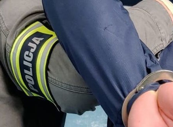 Policja odnalazła skradzione auto z pieniędzmi. Nietypowe tłumaczenie złodzieja