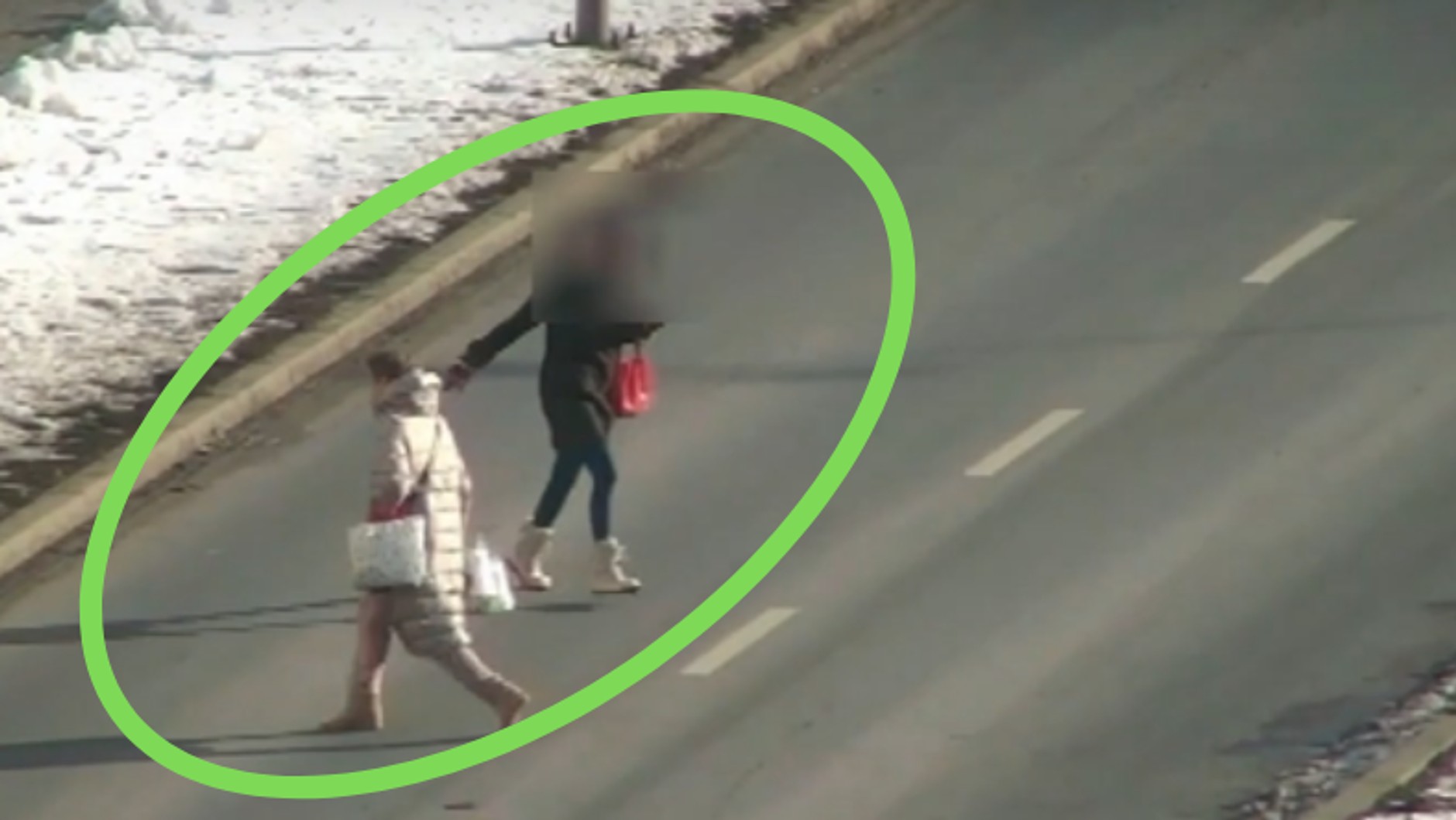 Kuriozalne zachowania pieszych. Tak proszą się o śmierć