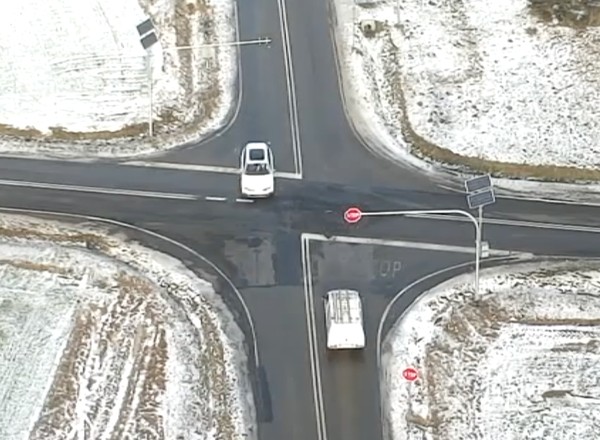 Policyjny dron nad skrzyżowaniem. W godzinie 15 kierowców zignorowało znak STOP