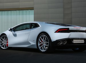 Kierowca Lamborghini udawał obcokrajowca, żeby uniknąć kary. Dostał pięć tys. zł mandatu